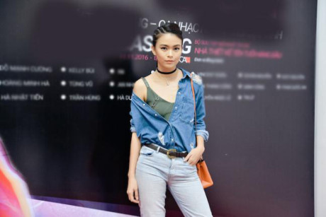 Chị gái sinh đôi của Nam Em khoe mặt mộc xinh đẹp, chân dài gợi cảm - Ảnh 2 Chi gai sinh doi cua Nam Em khoe mat moc xinh dep, chan dai goi cam - Anh 2