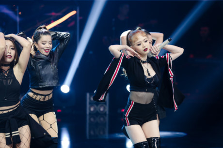 Hồ Quỳnh Hương song ca với Hari Won khiến khán giả thích thú - Ảnh 3 Ho Quynh Huong song ca voi Hari Won khien khan gia thich thu - Anh 3