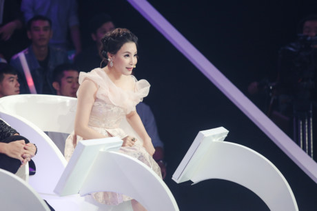 Hồ Quỳnh Hương song ca với Hari Won khiến khán giả thích thú - Ảnh 6 Ho Quynh Huong song ca voi Hari Won khien khan gia thich thu - Anh 6