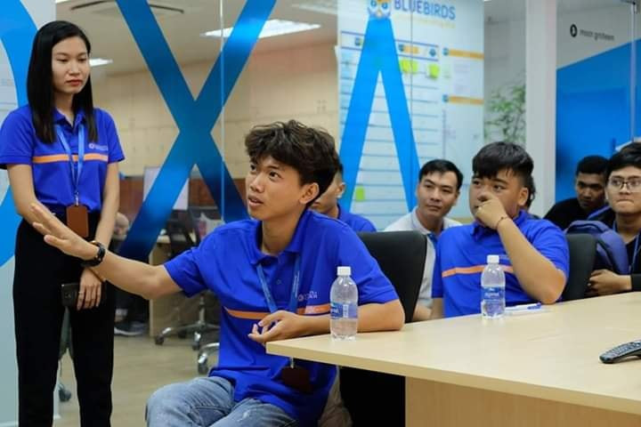 SV trao đổi cùng đại diện Công ty Axon Active