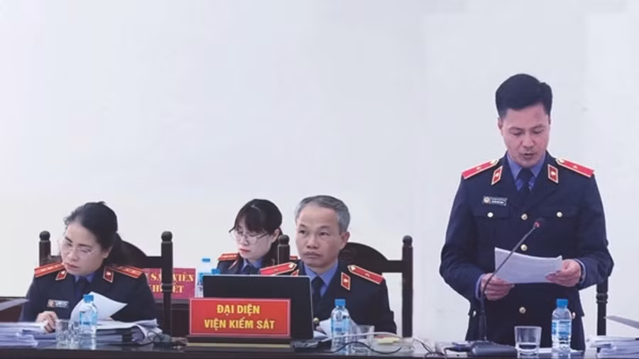 Đại diện Viện kiểm sát tại Tòa.