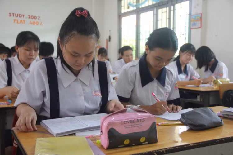 Học sinh TPHCM dự thi vào lớp 10 năm học 2020 - 2021. Ảnh: Tuấn Anh