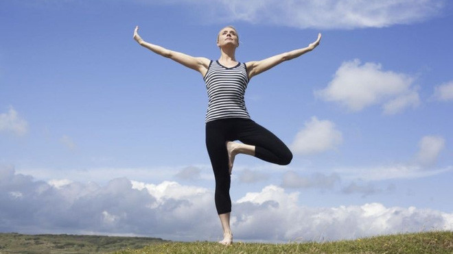 Một phút đứng 1 chân mỗi ngày, tác động kỳ diệu đến sức khỏe thế nào? ảnh 3