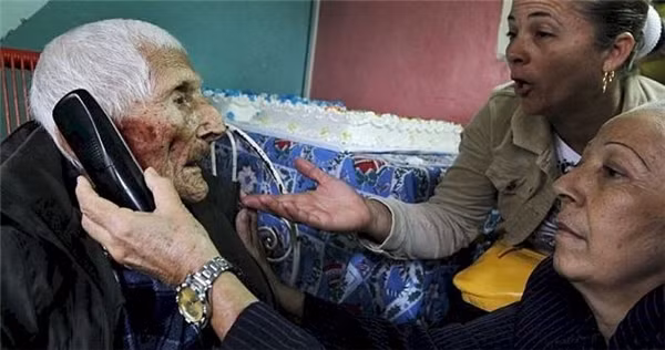 Bài thơ lấy đi nhiều nước mắt từ viện dưỡng lão được lan truyền khắp nước Úc ảnh 3