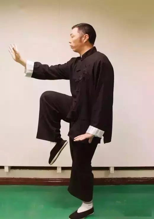 Một phút đứng 1 chân mỗi ngày, tác động kỳ diệu đến sức khỏe thế nào? ảnh 4