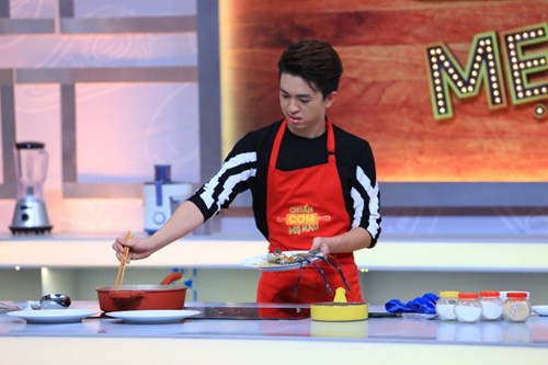 Ca sĩ “nhà trăm tỷ” Trang Nhung khoe tài nấu bếp trên truyền hình ảnh 8 Ca sĩ “nhà trăm tỷ” Trang Nhung khoe tài nấu bếp trên truyền hình ảnh 8