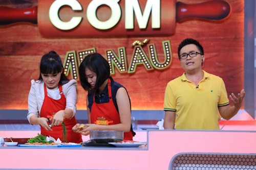 Ca sĩ “nhà trăm tỷ” Trang Nhung khoe tài nấu bếp trên truyền hình