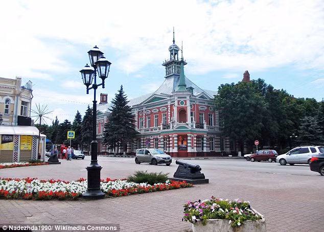 Cô bé Katya đã bị bỏ rơi tại bệnh viện Azov, Nga ngay khi vừa chào đời.