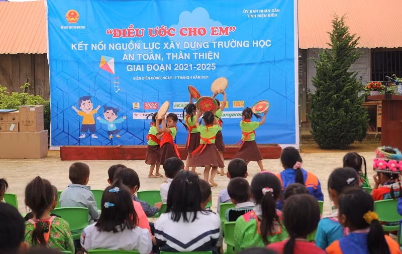 Chương trình Kết nối nguồn lực để xây dựng trường học an toàn, thân thiện do Bộ GD&amp;ĐT tổ chức tại xã Xa Dung, huyện Điện Biên Đông, tỉnh Điện Biên. Ảnh: Nhân vật cung cấp