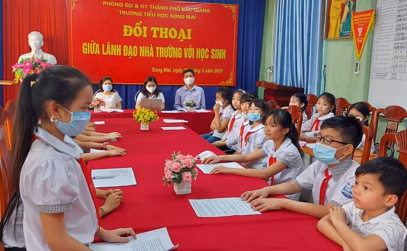 Đối thoại giúp học sinh và giáo viên gắn kết hơn trong công tác giáo dục. Ảnh minh họa