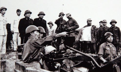 Đại tướng Võ Nguyên Giáp thăm chiến trường Điện Biên Phủ. Ảnh tư liệu Đại tướng Võ Nguyên Giáp thăm chiến trường Điện Biên Phủ. Ảnh tư liệu