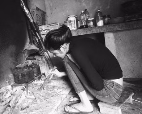 O ngoai sang chanh, my nhan Viet ve nha van rua chan, dut an cho me - Anh 13