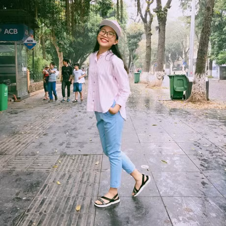 O ngoai sang chanh, my nhan Viet ve nha van rua chan, dut an cho me - Anh 19