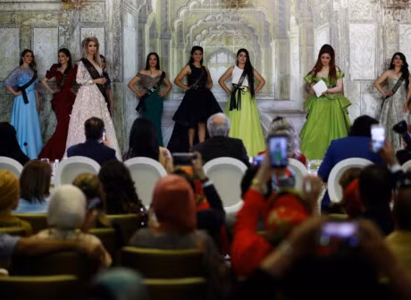 Nguoi dep 23 tuoi dang quang Hoa hau Iraq 2017 trong nuoc mat - Anh 8