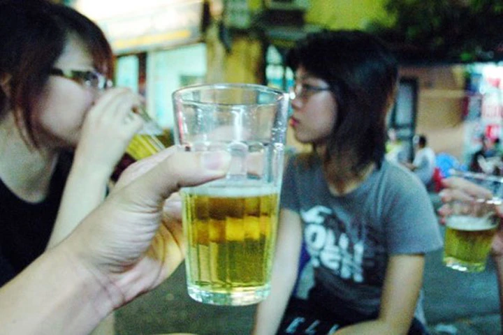 Điều gì xảy ra nếu bạn uống một chai bia mỗi ngày?