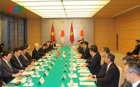 tbt nguyen phu trong hoi dam voi thu tuong nhat ban shinzo abe hinh 2