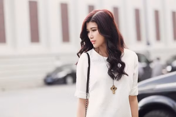 Trang Lạ xinh đẹp hút hồn trên đường phố Sài Gòn ảnh 4