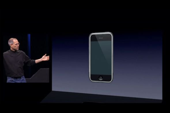 Những khoảnh khắc không thể quên trong buổi ra mắt iPhone đời đầu 8