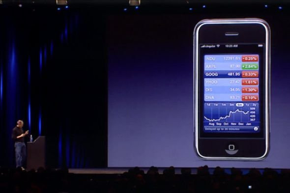 Những khoảnh khắc không thể quên trong buổi ra mắt iPhone đời đầu 17