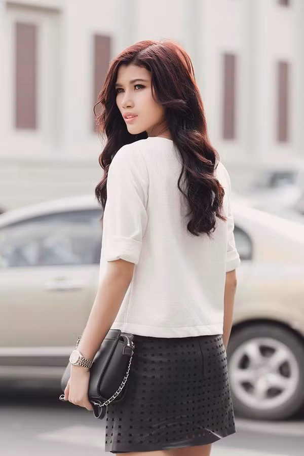 Trang Lạ xinh đẹp hút hồn trên đường phố Sài Gòn ảnh 5