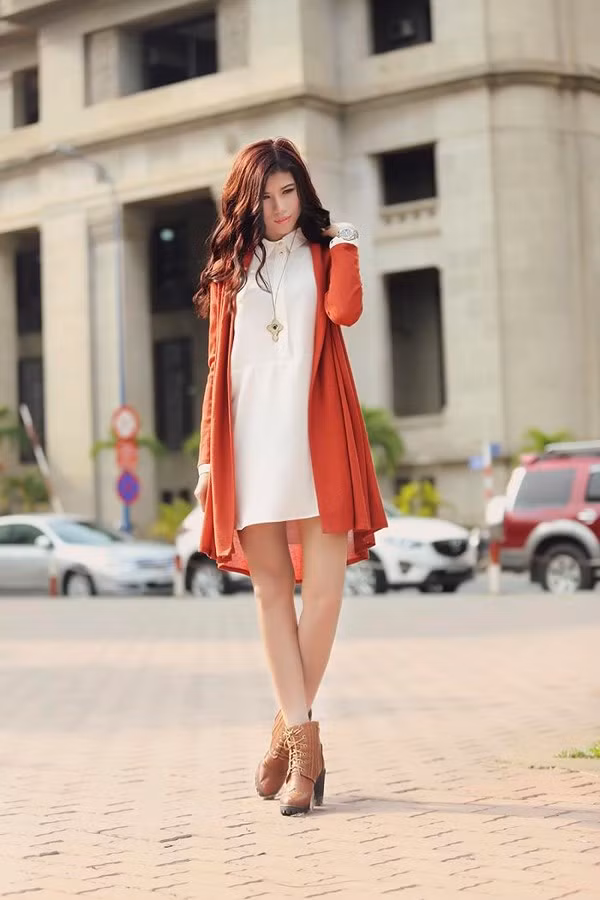 Trang Lạ xinh đẹp hút hồn trên đường phố Sài Gòn ảnh 6