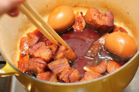 Bí quyết làm món thịt ba chỉ kho trứng cút ngon tuyệt