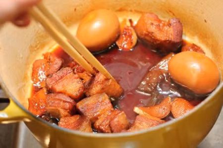 Bí quyết làm món thịt ba chỉ kho trứng cút ngon tuyệt