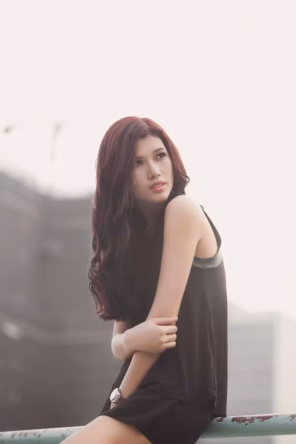 Trang Lạ xinh đẹp hút hồn trên đường phố Sài Gòn ảnh 8