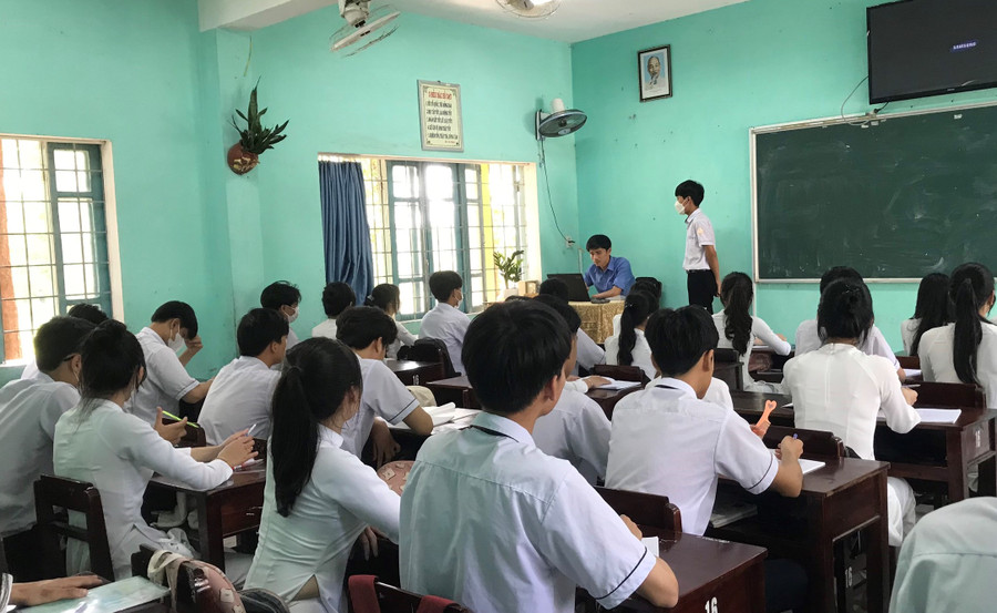 Thầy trò Trường THPT Phú Bài dạy học, ôn tập Kỳ thi tốt nghiệp THPT. Ảnh: NTCC Thầy trò Trường THPT Phú Bài dạy học, ôn tập Kỳ thi tốt nghiệp THPT. Ảnh: NTCC