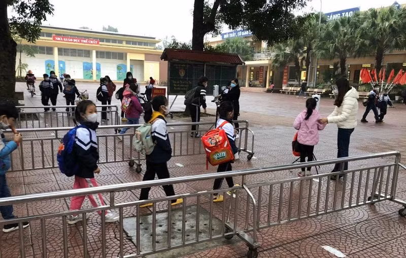 Học sinh Trường Tiểu học Thanh Mỹ (Sơn Tây, Hà Nội) trở lại học trực tiếp. Ảnh: NTCC