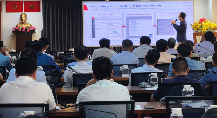 Hội thảo có sự tham gia của các chuyên gia, lãnh đạo, cán bộ quản lý, chuyên viên công nghệ thông tin của các cơ quan hành chính nhà nước, doanh nghiệp, tổ chức trên địa bàn TPHCM.