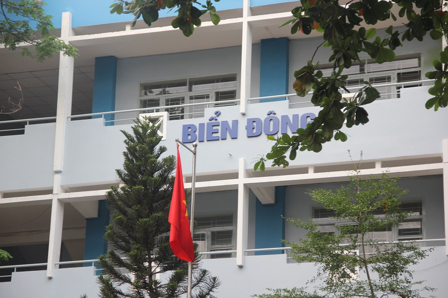 Dãy nhà chính có tên gọi Biển Đông