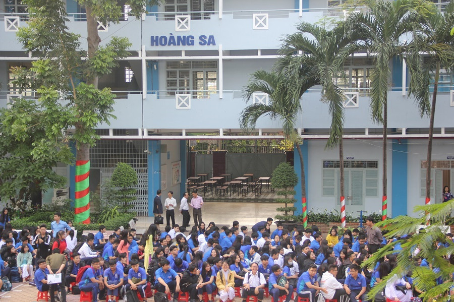 Dãy nhà bên trái có tên gọi Hoàng Sa