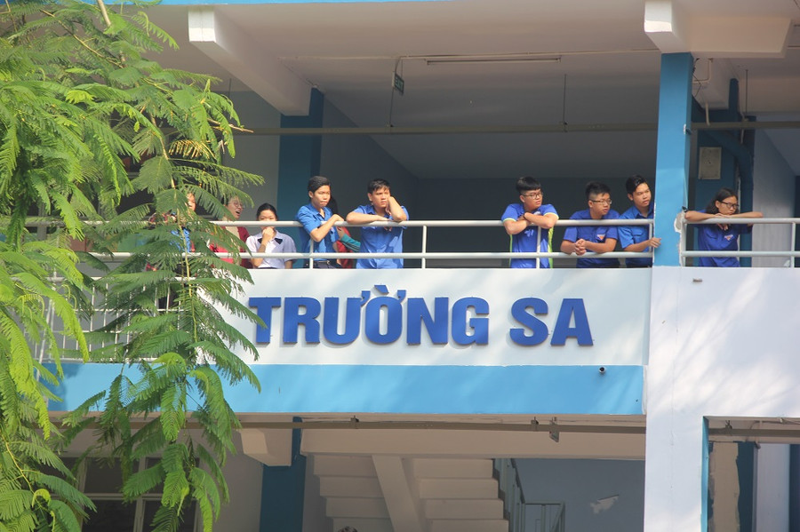 Dãy nhà bên phải- nơi khối 11 đang học tập có tên gọi Trường Sa