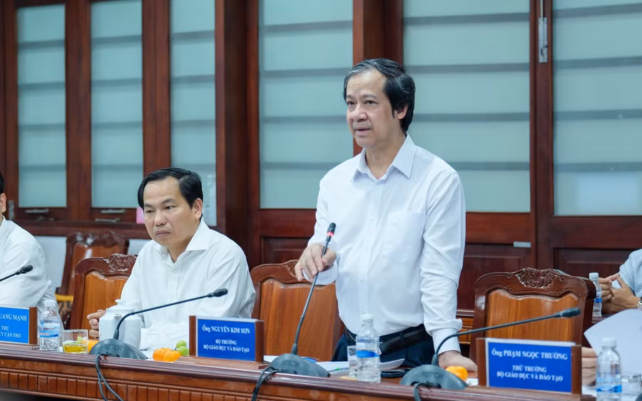 Bộ trưởng Nguyễn Kim Sơn phát biểu tại buổi làm việc.