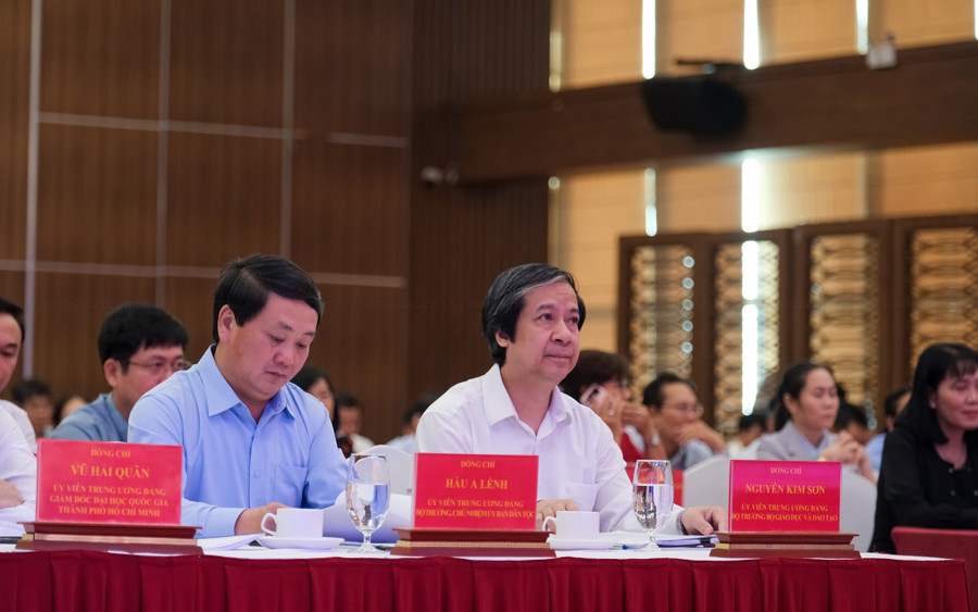 Đại biểu dự hội nghị. Đại biểu dự hội nghị.