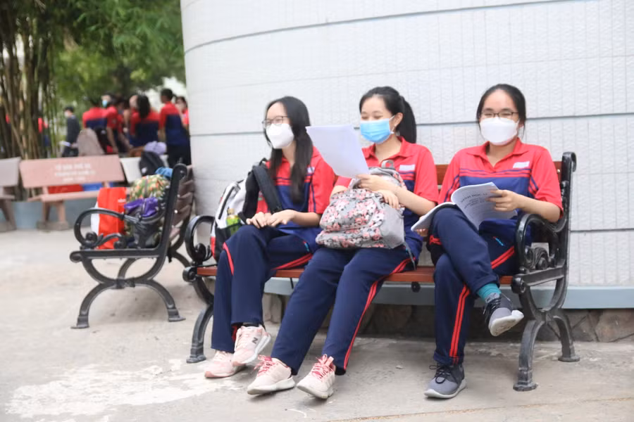 Học sinh chỉ cần ôn tập nắm kỹ các kiến thức cơ bản, đọc kỹ đề bài thì sẽ giải quyết được vấn đề mà đề bài yêu cầu.