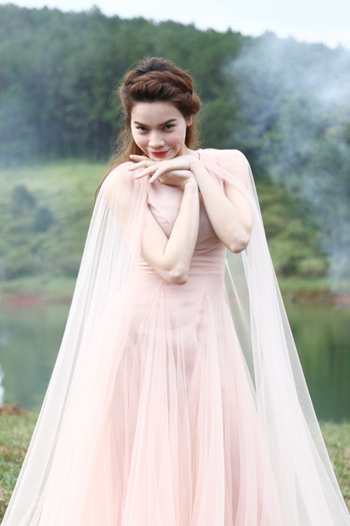 Hình ảnh hậu trường của Hồ Ngọc Hà khi thực hiện MV Tội lỗi. Ảnh: Taro Hình ảnh hậu trường của Hồ Ngọc Hà khi thực hiện MV Tội lỗi. Ảnh: Taro