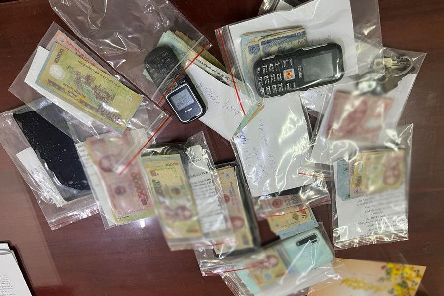 Tang vật lực lượng chức năng thu giữ. (Ảnh: Nghiêm Túc) Tang vật lực lượng chức năng thu giữ. (Ảnh: Nghiêm Túc)