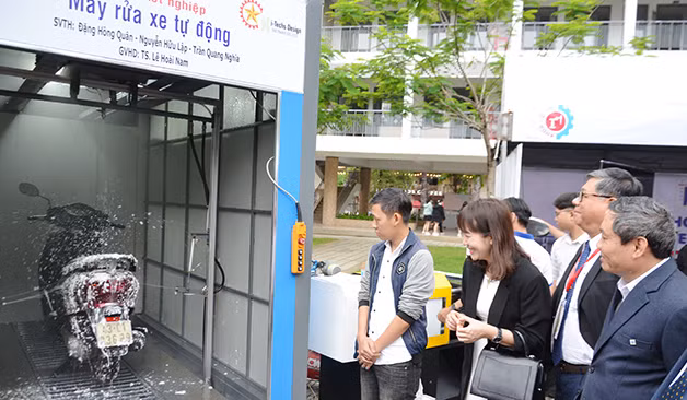 Dự án Máy rửa xe tự động được SV Trường ĐH Bách khoa, ĐH Đà Nẵng hoàn thiện từ đơn đặt hàng của doanh nghiệp.