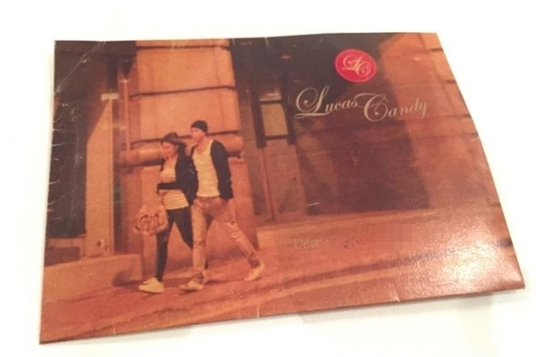 Ảnh hiếm về lễ cưới bí mật của ca sĩ Thu Thủy ảnh 9 Thiệp cưới vô cùng đơn giản