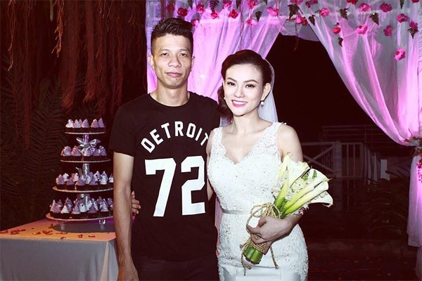 Thu Thủy diện chiếc váy cô dâu trang nhã, không quá cầu kỳ1 Thu Thủy diện chiếc váy cô dâu trang nhã, không quá cầu kỳ