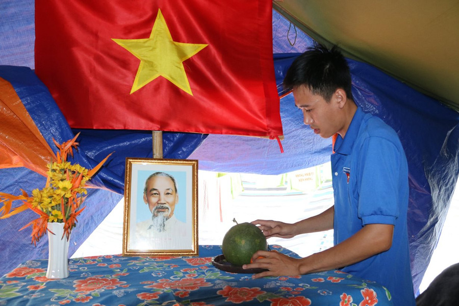 Trần Tuấn Anh đang giữ chức vụ Phó Bí thư xã đoàn tham gia nhập ngũ. Trần Tuấn Anh đang giữ chức vụ Phó Bí thư xã đoàn tham gia nhập ngũ.