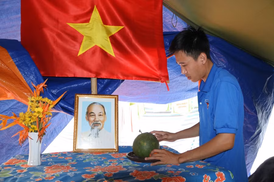 Trần Tuấn Anh đang giữ chức vụ Phó Bí thư xã đoàn tham gia nhập ngũ.