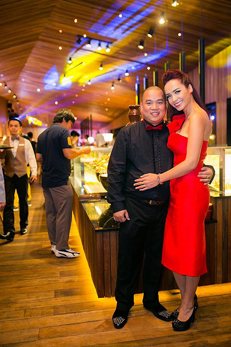 Những hình ảnh ngọt ngào của gia đình người mẫu Thúy Hạnh ảnh 1 Thúy Hạnh và nhạc sĩ Minh Khang được đánh giá là một cặp đôi đẹp của showbiz Việt.
