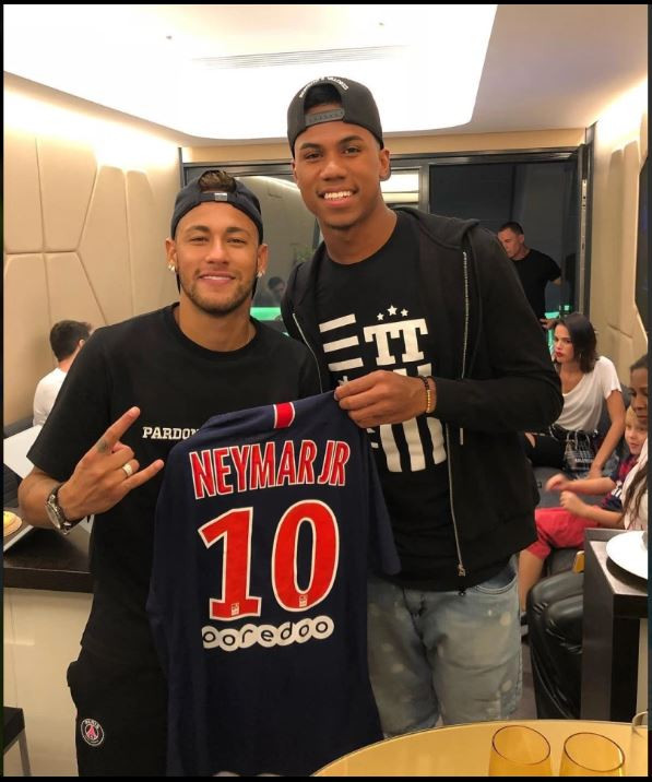 Chơi ở hàng thủ nhưng Gabriel thần tượng tiền đạo đồng hương Neymar.