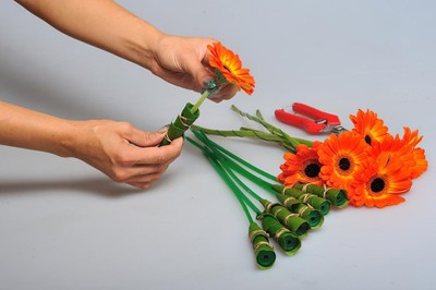 Cắm hoa đồng tiền đẹp mà lạ trang trí nhà xinh 9 Cắm hoa đồng tiền đẹp mà lạ trang trí nhà xinh 9