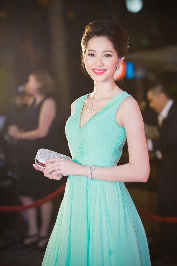 Hình ảnh Đặng Thu Thảo hiện tại thu hút ánh mắt của nhiều ngươì1 Hình ảnh Đặng Thu Thảo hiện tại thu hút ánh mắt của nhiều người