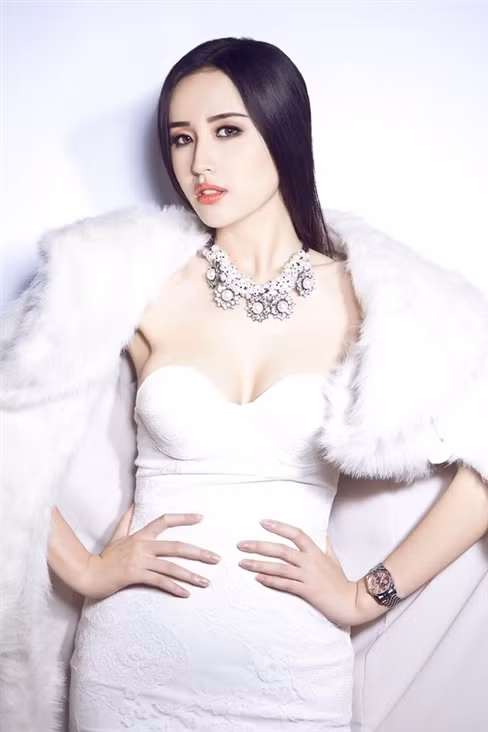 Hình ảnh Mai Phương Thúy nổi bật hiện tại