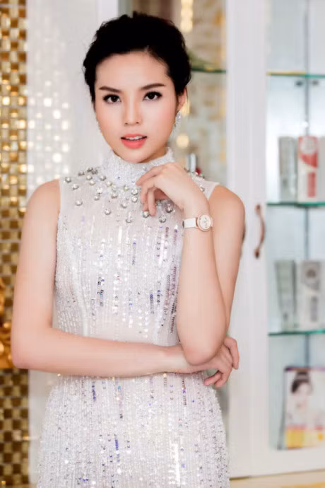 Ky Duyen lay lai phong do sau scandal chon sai kieu toc - Anh 3